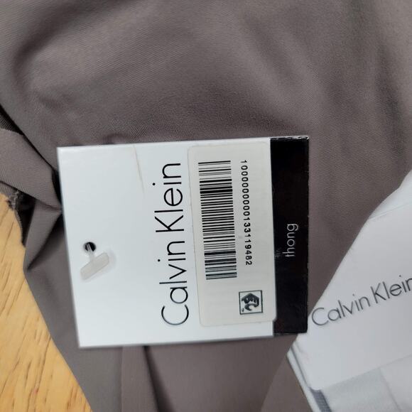 Calvin Klein 2 Pk Invisibles French Roast White NEW Thong Underwear Panty Small - Picture 3 of 5